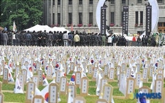 신위가 모셔진 시청앞 광장