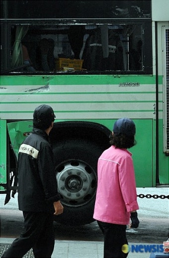 파손된 경찰버스