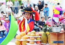 한옥마을에서 펼쳐진 봉화산도당굿