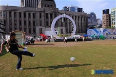 서울광장에서 축구 해볼까