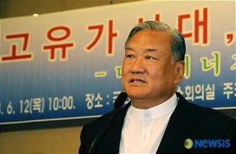 대체 에너지 활성화 방안 토론회에서 축사하는 이수광 자연보호 중앙