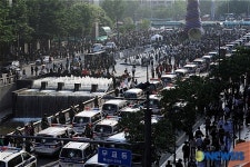 차로 가득 찬 청계천 주변 도로