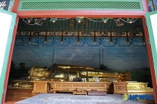 와불(臥佛)이 모셔있는 극락보전