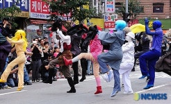 고전영화와 컬러영화의 교감, 마임공연