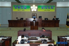 영통초교 학생대표들, 수원시의회 본회의장서 모의의회 개최
