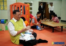 천사의 집에서 사회봉사하는 정몽구 회장