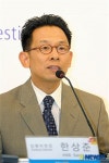 인사말을 하는 한상준 집행위원장