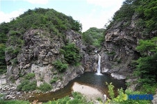 철원8경의 하나인 삼부연폭포