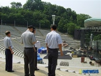 연세대 노천극장 공연 전 안전확인