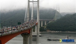 장맛속 마창대교 개통 한마당 걷기대회