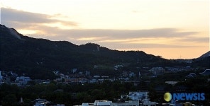 붉게 물든 서울 도심 하늘