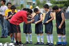 광희중학교 선수 유니폼에 사인을