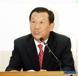 충남도의회 전반기 의정성과 설명하는 김문규 의장