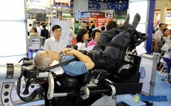 만성디스크로 치료하는 로봇형 디스크 치료기