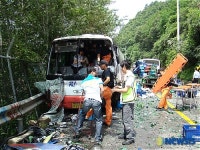 춘천서 트럭 버스 충돌