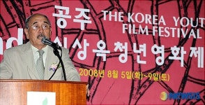 축사하는 김기덕 심사원원장