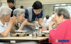 서울농협, 초복 맞아 서울시립양로원에 삼계탕 제공