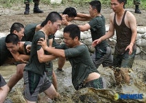 유격훈련의 백미, 참호전투