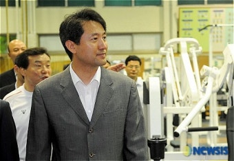 체력 훈련장 둘러보는 오세훈 서울시장