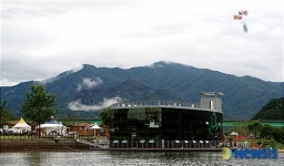 가평읍 뒷산과 수상클럽하우스