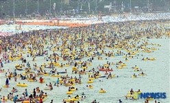 피서객 꽉 들어찬 해운대해수욕장