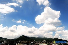 하늘엔 조각구름 떠있고