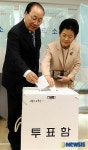 공정택 후보 내외 한표 행사