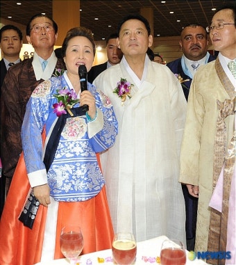 한복 입은 유인촌 장관