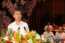 축사하는 등개(鄧凱) 연변시당서기