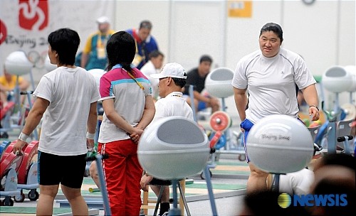 2025 하얼빈 동계 아시안게임 선수단에 격려 전하는 문체부 장미란 차관