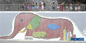 서울 서대문구, 신연중학교 입구 벽화 조성