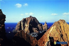 이마트 용산점의 아름다운 독도 - 최차열作 천장굴 뒤로 보이는 서도