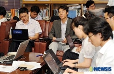 검찰 조사 관련 브리핑하는 송호창 변호사