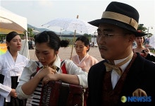 다이아반지를 갖고 있는 김중배