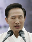 기념축사하는 이명박대통령