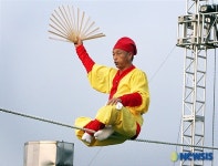 어름사니의 공중부양