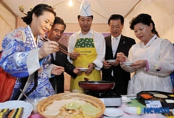 전통요리 체험하는 오세훈 서울시장