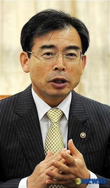 국회, 감사원 기능 이양 논의 진행 중, 지방분권 개헌 촉진에 과감히 중앙권한 이양 - 국고보조금 지원 부당 사업 비판으로 논란 에고