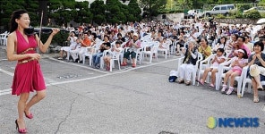 객석으로 내려와 재즈바이올린 연주하는 박은주