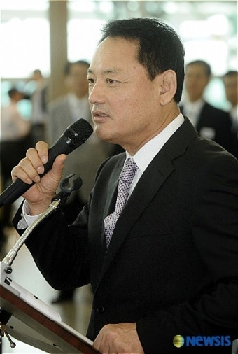 선수들에게 축사하는 유인촌 장관
