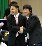 홍성진 감독 축하해주는 황현주 감독