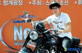 멋진 포즈취하는 '마린보이' 박태환