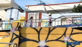 동피랑 마을을 찾아오는 관광객들