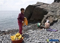 콩돌해변의 해녀