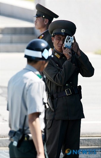 북한군의 사진촬영