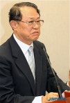 국회 출석한 정정길 대통령실장, 현황보고중