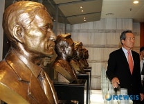 대한축구협회 창립 75주년 기념 흉상 제막식