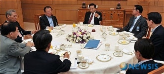 이 대통령, 금융상황 점검회의