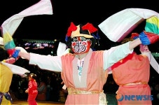 덩실~ 덩실 어깨 춤이 절로..