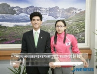 펜싱 국가대표 남현희 선수 펜싱검 성북구청에 기증